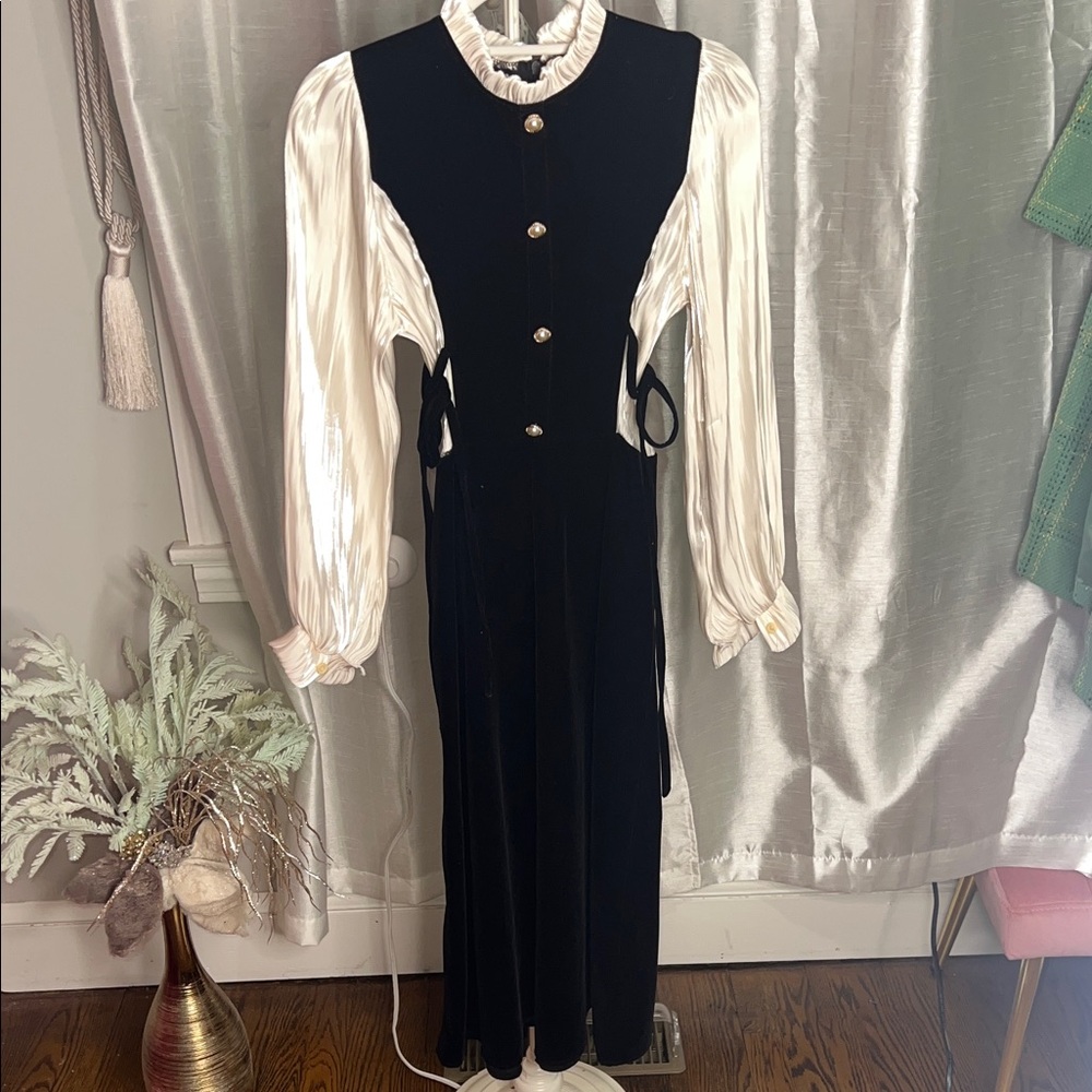 Vintage French Style Elegant Black and White Velvet Dress